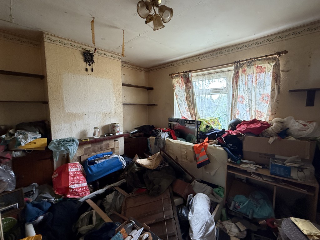 Lot: 132 - RURAL SEMI-DETACHED HOUSE IN NEED OF COMPLETE REFURBISHMENT - Main Bedroom